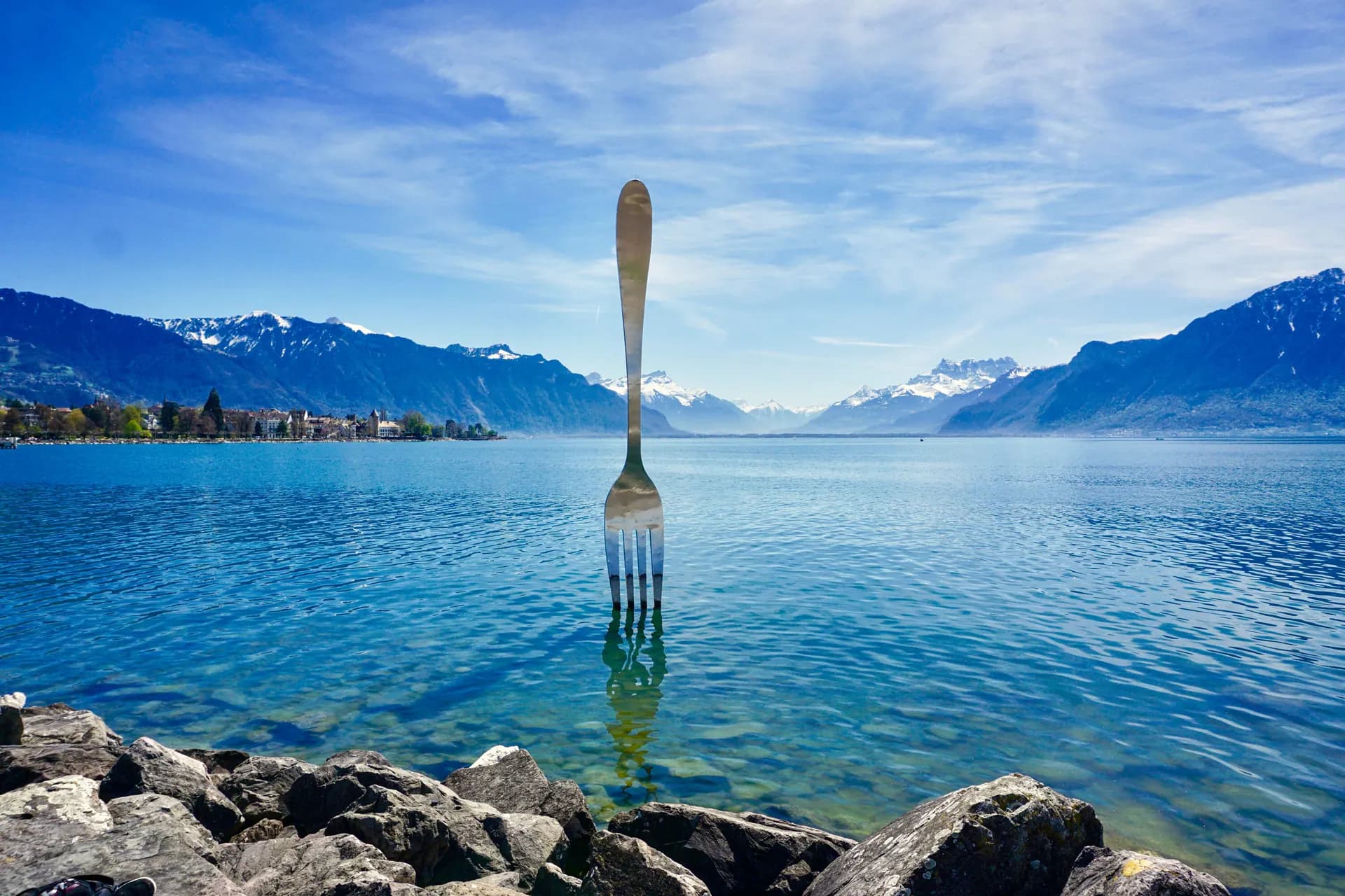 La Fourchette de l’Alimentarium à Vevey face au lac Léman
